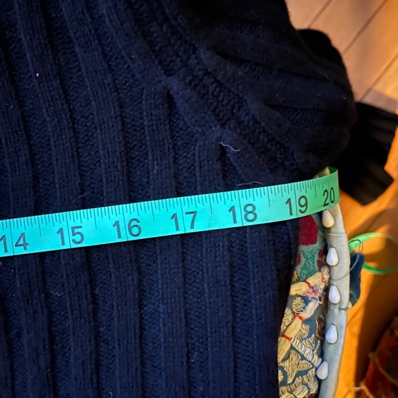 Banana republic women’s cashmere ribbed v neck black size L long bell sleeves - Picture 8 of 8